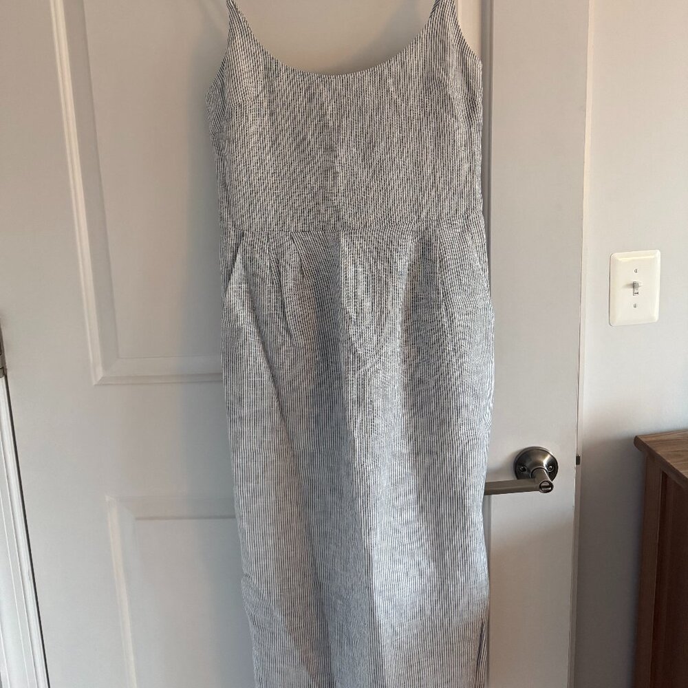 100% European Linen Scoop Neck Midi Dress